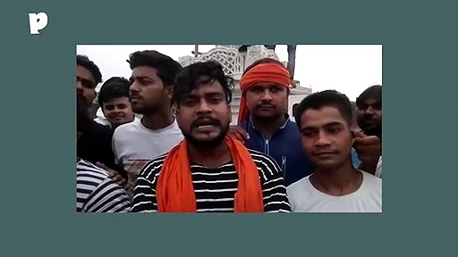 हरियाणा में कुछ युवक मस्जिद पर चढ़े और फिर देखिए क्या हुआ...