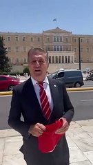 Mustafa Sarıgül Yunan Parlamentosu önünde Türk bayrağı açtı