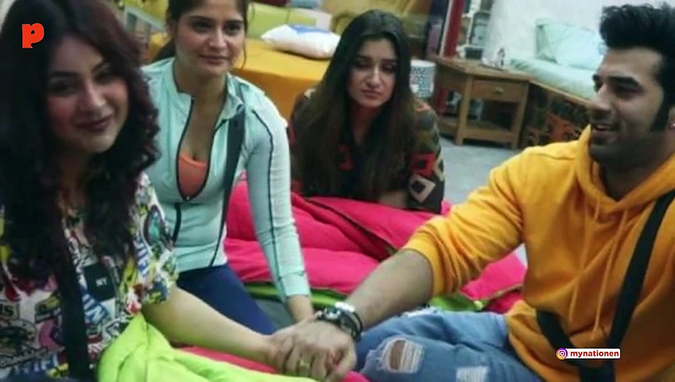 Filmy Trends: From banning Bigg Boss 13 to Ajay Devgn joining hands with Netflix