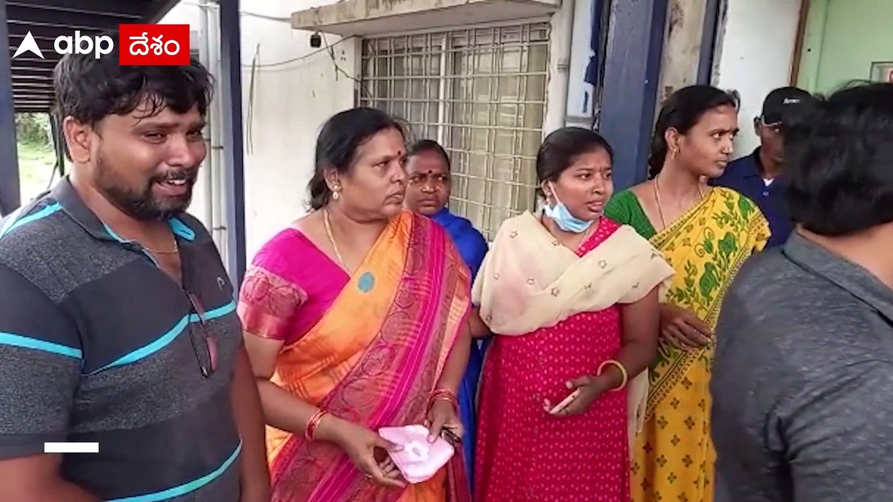 Man Mistakes Acid For Water: నిజామాబాద్ నగరంలో నీళ్లు అడిగితే యాసిడ్ ఇచ్చిన సేల్స్ మ్యాన్| ABP Desam