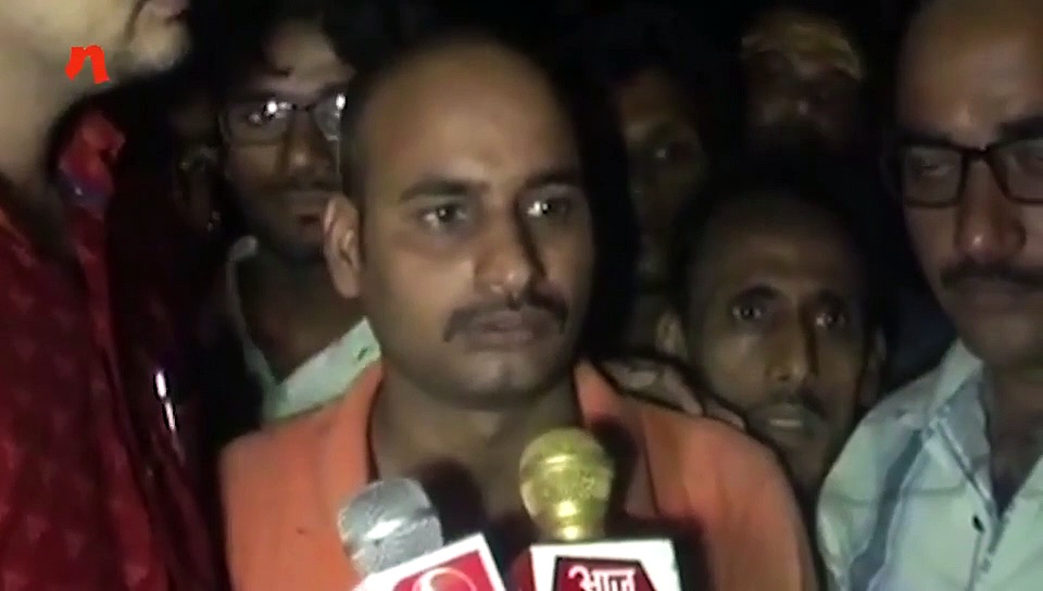 आग लगी तो बुजुर्ग को छोड़कर भाग गए घरवाले, महिला की मौत