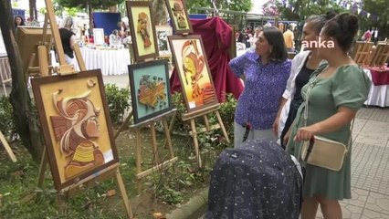 Dere ve Yol Kenarında Bulduğu Kütük ve Tahtalardan Tablo Yapan Hopalı Özgenç: "Son Yıllarda Hunharca Harcanan Bir Doğamız Var"