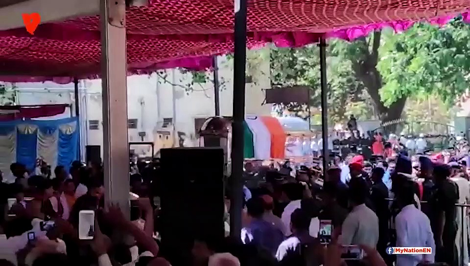 Vice President Venkaiah Naidu pays homage to Ananth Kumar in Bengaluru