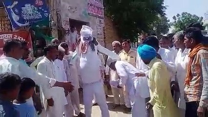 ऐसा एलडीसी ने क्या कर दिया कि पूरे गांव में बवाल मच गया