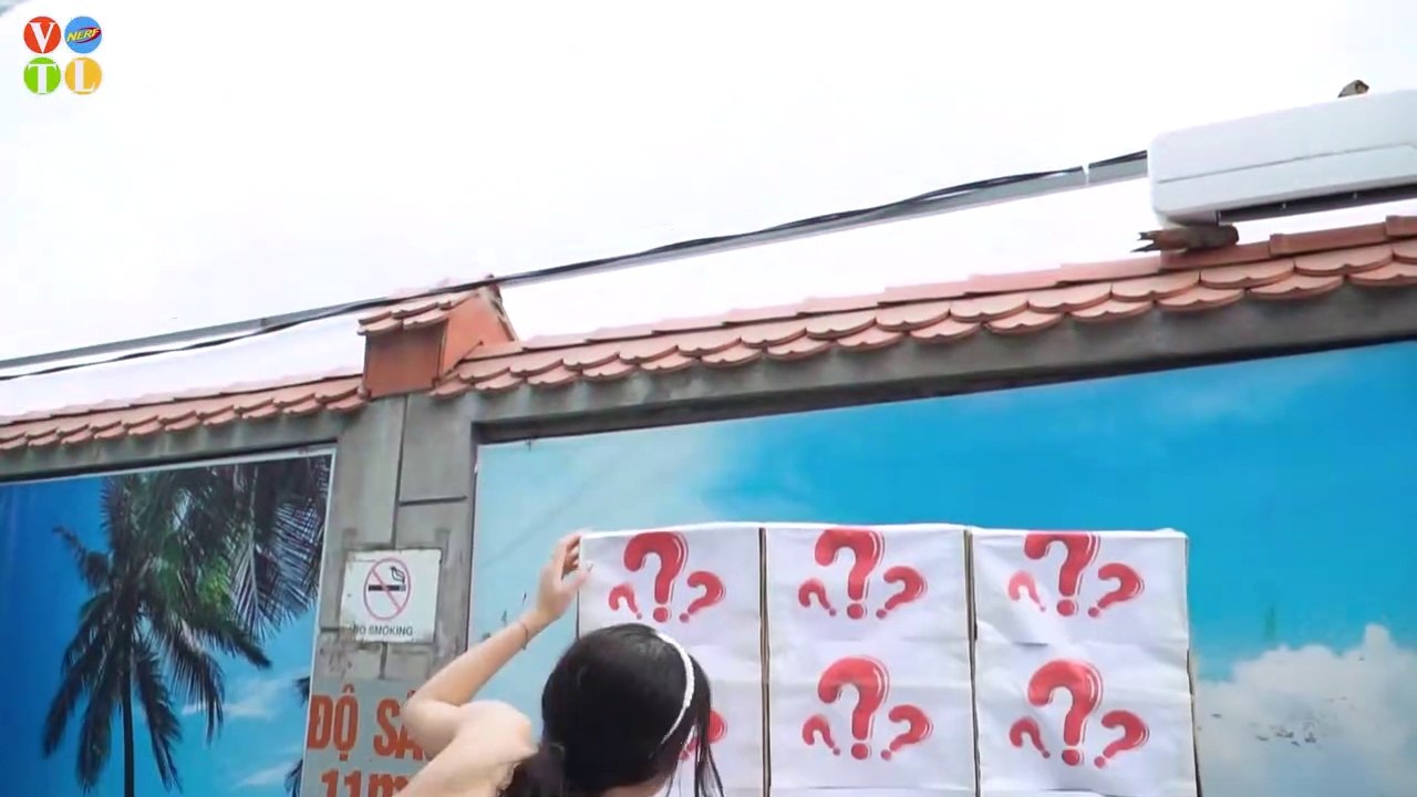 AMAZING GAMESHOW LUCKY QUESTION MARK PRANK BATTLE NERF Dr. ViGirl Nerf Guns OMG _ PRANK VTL Nerf War