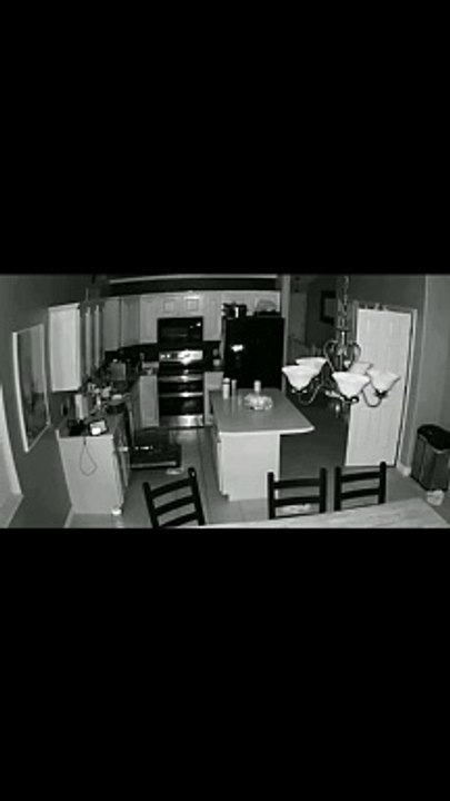 شبح امرأة يظهر فاجأه ف المطبخ  | The ghost of a woman suddenly appears in the kitchen
