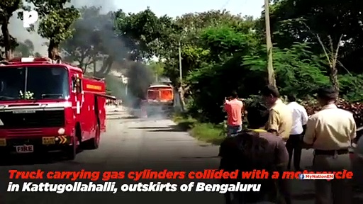 Karnataka: Motorcycle collides with truck carrying gas cylinders; accident claims rider's life (Video)