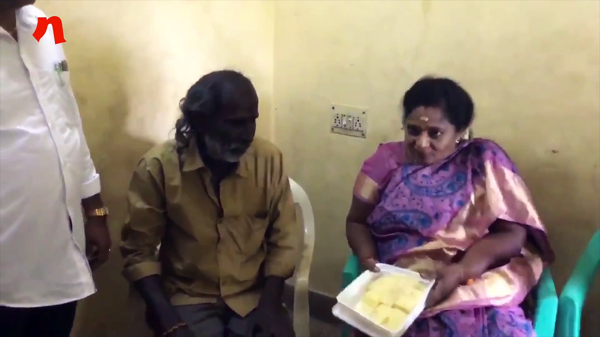 Tamil Nadu: BJP chief Soundararajan visits residence of autorickshaw driver who questioned party on rising fuel prices (Video)
