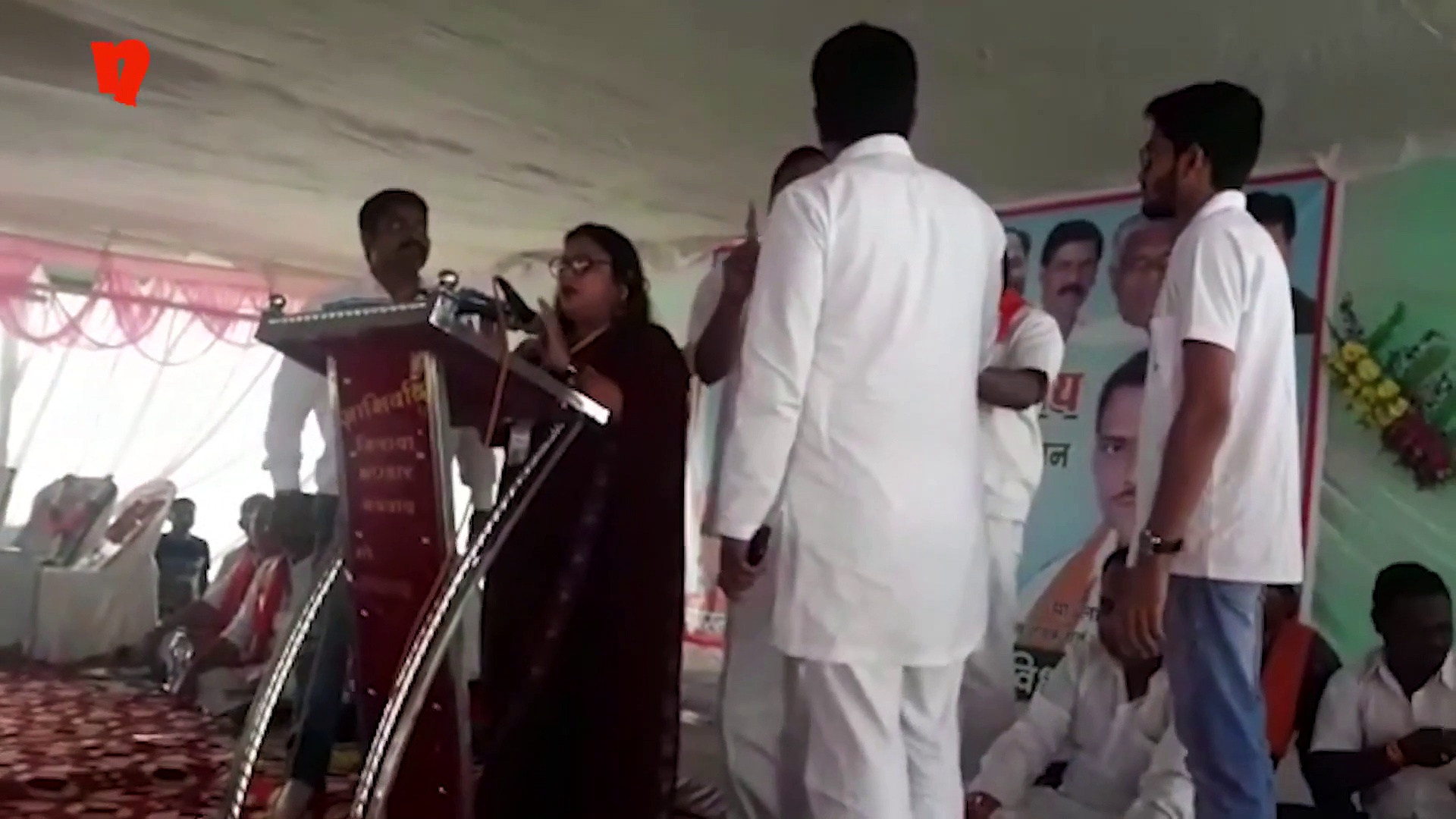 Chhattisgarh BJP netas wash dirty linen in public (Video)