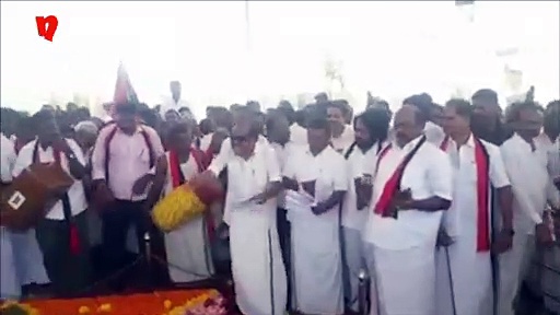 Karunanidhi’s memorial turns into ‘bhajan mandal’ (Video)