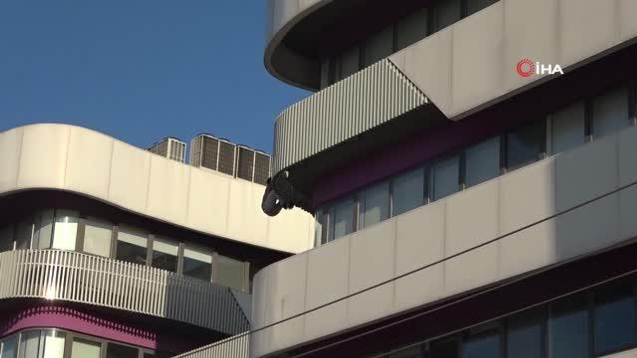 Bir saat arayla 2 kez intihar girişiminde bulunan şahsı kokoreçle ikna etmeye çalıştılar