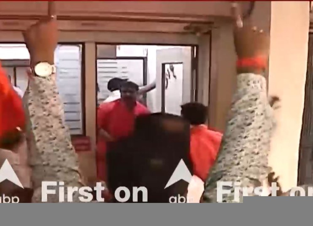 टूट गया शिवसैनिकों के सब्र का बांध, बागी विधायकों के खिलाफ सड़क पर मचाया संग्राम | Maharashtra