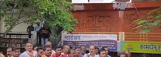 Download Video: Maharashtra Political Crisis UPDATE: Shiv Sena supporters vandalize rebel MLAs' property | ABP News