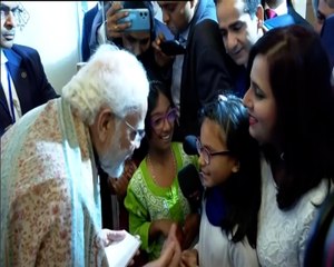 જર્મનીમાં PM મોદીએ કરી બાળકો સાથે વાત, નાનકડી ઢીંગલીએ હાથ જોડી કર્યું અભિવાદન