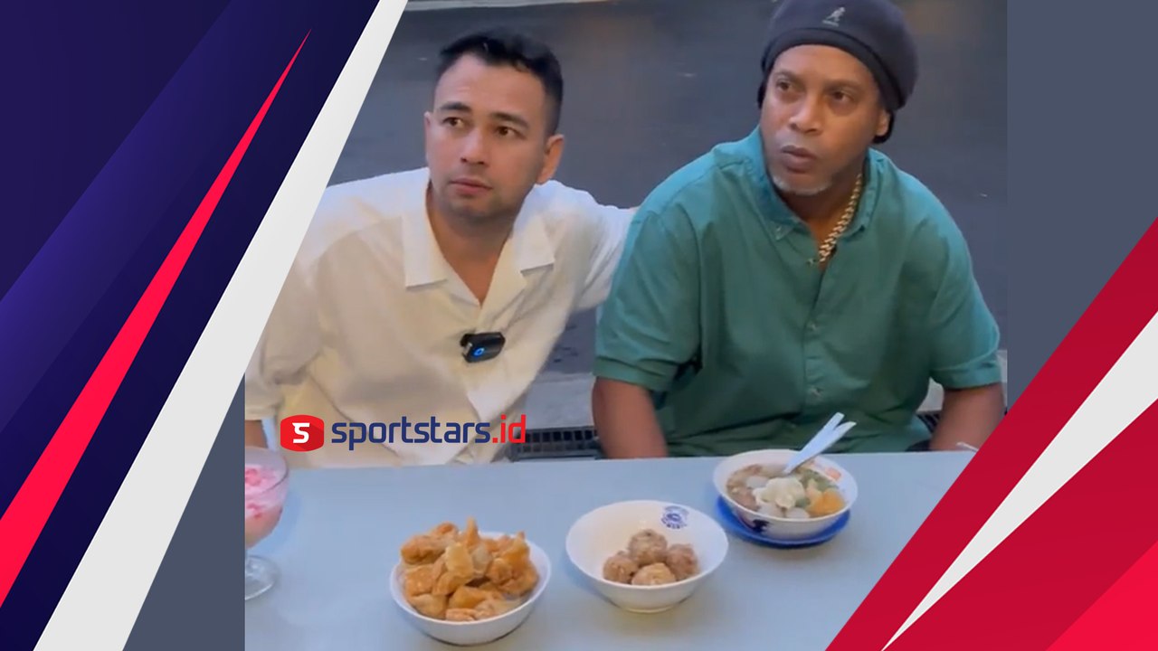 Mantap! Ronaldinho Santap Bakso dan Telur Gulung di Rumah Raffi Ahmad