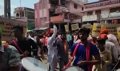 દ્રૌપદી મુર્મુના ઉમેદવાર તરીકે પસંદગીને લઈને સુરતના આદિવાસી સમાજમાં ભારે ખુશી, જુઓ આ વીડિયો