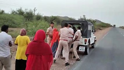 पुलिस को कट लगा भागा पिकअप चालक, मौके पर बुलाया तो जवानों से बदसलूकी