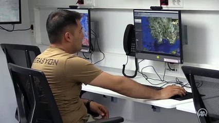 Marmaris'te yangının seyri jandarmanın Mobil Harekat Merkezi'nden anlık takip edildi