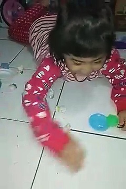 Hello Kitty dimakan kudanil