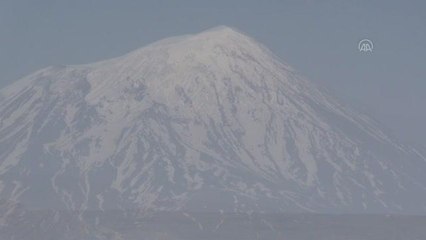 Ağrı Dağı karlı zirvesiyle dağcı kafileleri ağırlıyor