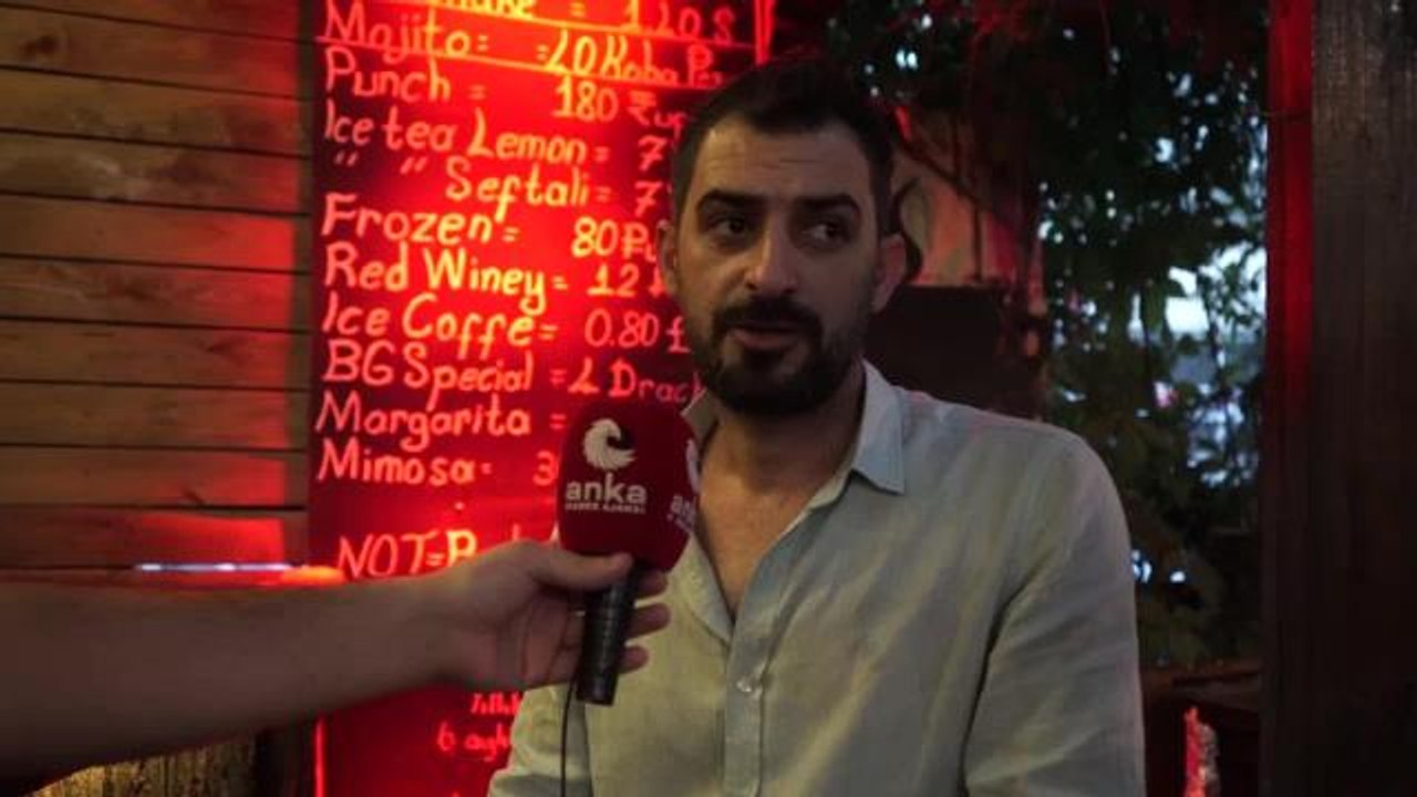 Siirt'te Bir Kafe İşletmecisi, Fiyatları Yabancı Para Birimleriyle Yazmaya Başladı: "Gerçek Rakamlara Biraz Mizah Katmak İstedik"