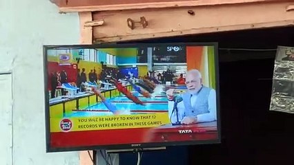 Télécharger la video: सतीश पूनियां ने कूकस में चाय की दुकान पर सुनी नरेंद्र मोदी के मन की बात