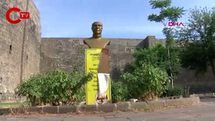 Diyarbakır'daki Ahmed Arif büstüne saldırı