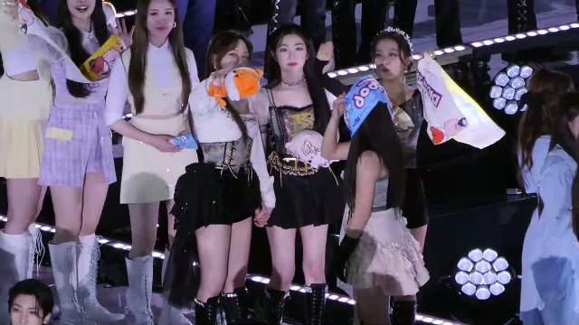 220618 Red Velvet All cast members Ending Leave with Oh My Girl members 4K Cam Mera