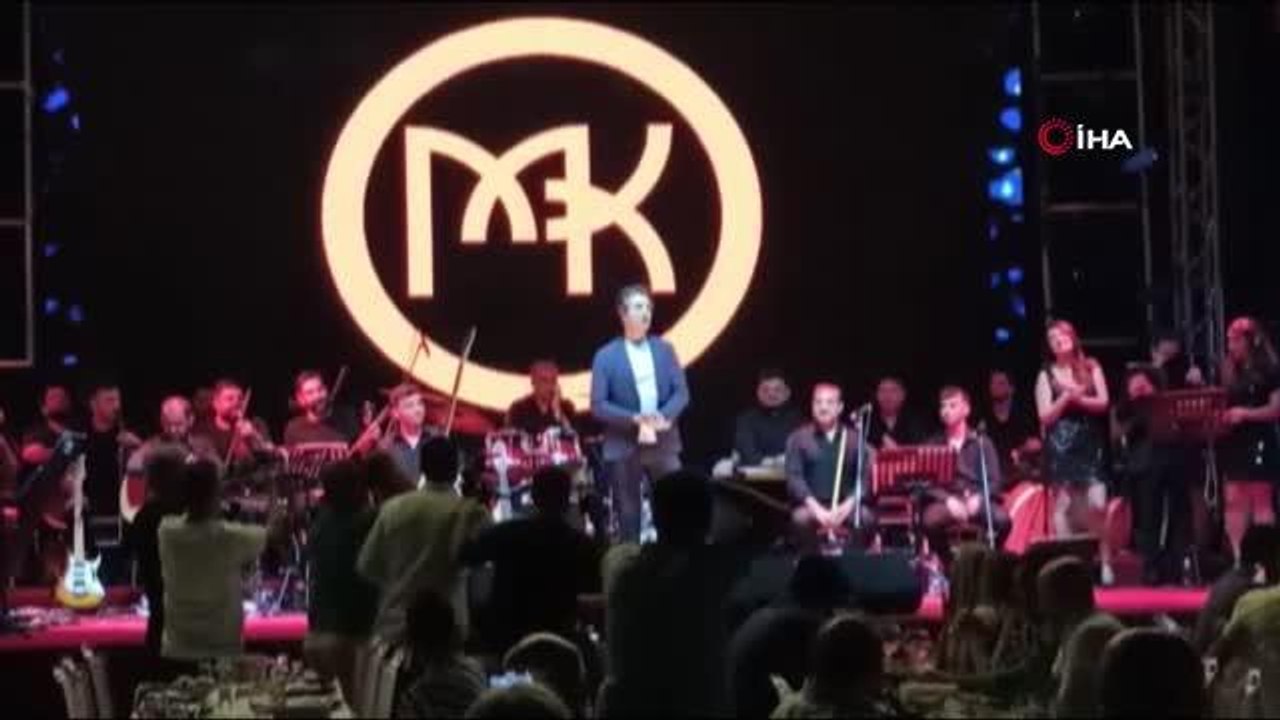 Ünlü şarkıcıya ruhsat şoku: Ses sisteminin kullanmasına izin verilmeyince konsere çıplak sesle devam etti