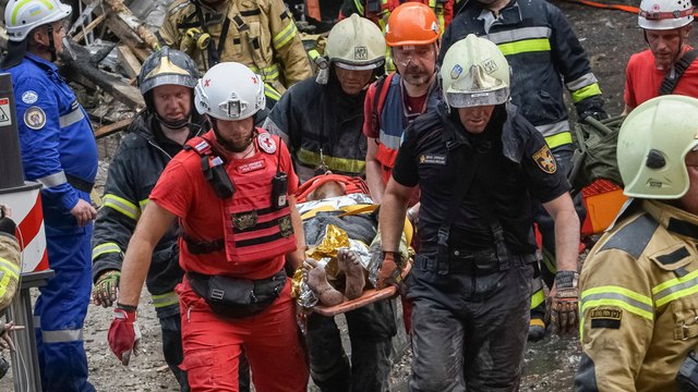 La Russie bombarde Kiev : «des intimidations» avant les sommets occidentaux, estime l’Ukraine