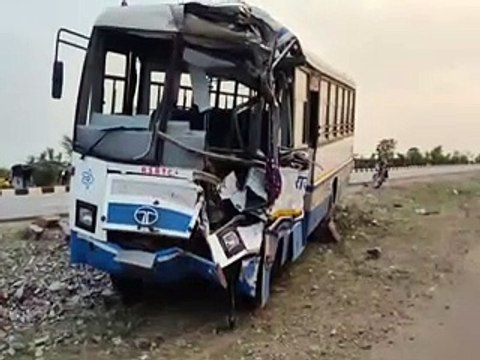 Bundi Big news: रोडवेज बस ने पीछे से मारी ट्रक को टक्कर, एक युवक की मौत-video