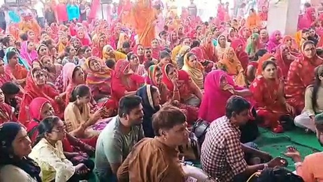 पालकी पर निकले भगवान के दर्शनों के लिए उमड़ा श्रद्धालुओं का सैलाब