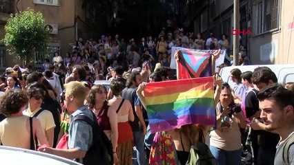 Ahırlarından kaçan sapkın sürüsünü polis zapt etti