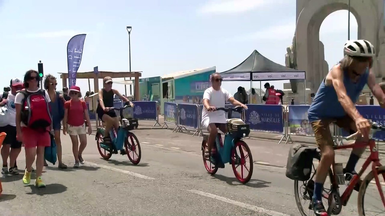 La voie est libre: la vie est belle sur la corniche