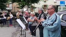 L'association Intermezzo en balade musicale dans le centre de Sacy