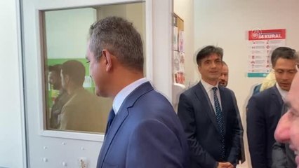 Bakan Özer, Selçuklu Otizmli Bireyler Eğitim Vakfı'nı ziyaret etti