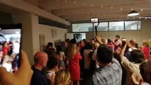 Carrara, Serena Arrighi (centrosinistra) è il nuovo sindaco: la festa dei sostenitori