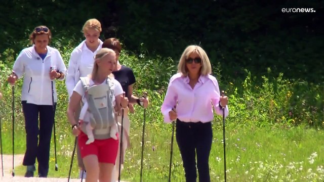 شاهد: زوجات قادة مجموعة السبع تشاركن في جولة مشي النورديك في جبال الألب البافارية