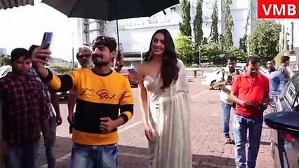 Kiara Advani Looks Desi Girl In Saree and Celebrate Her 8 Years In Bollywood