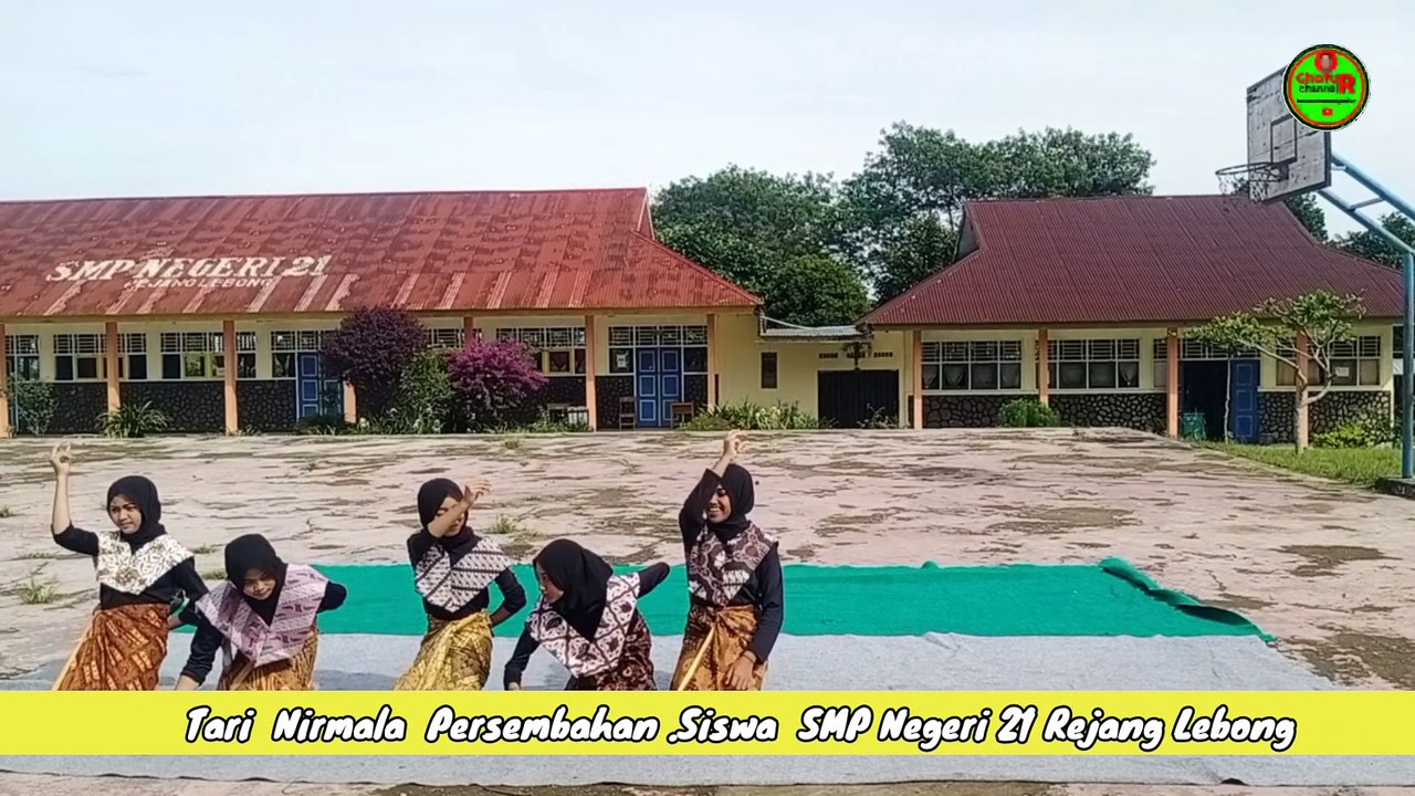 Tari Nirmala Persembahan Siswa SMPN 21 RL.