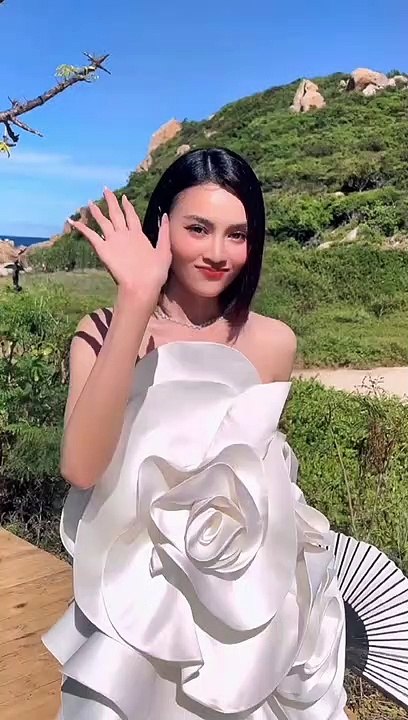 Ninh Dương Lan Ngọc khoe sắc