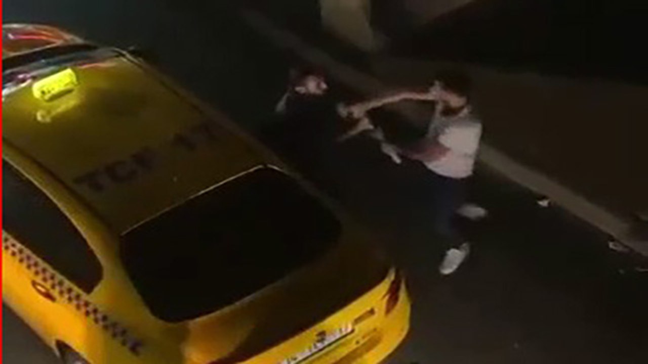 Yolcu taksiciye "sür lan" deyince ortalık karıştı; o anlar kameraya yansıdı