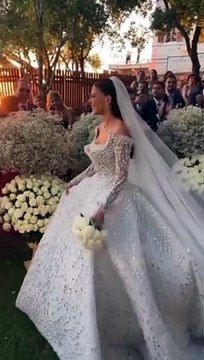 ملكة جمال لبنان تدخل القفص الذهبي بفستان نيكولا جبران