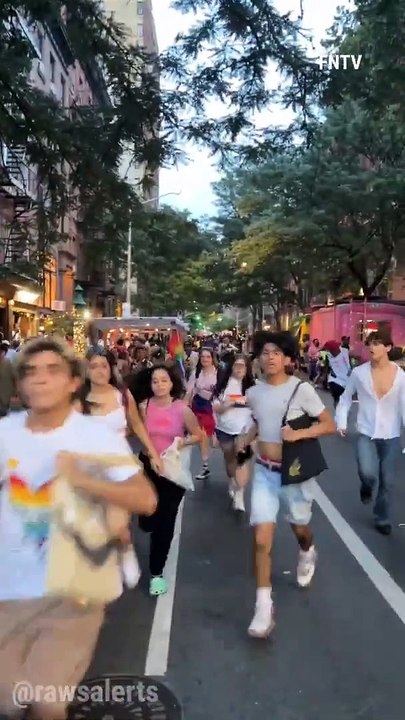 Une bousculade s'est produite à la marche des fiertés LGBTQIA+ à New York, des centaines de personnes tentant de fuir après avoir pris le bruit de pétards pour des coups de feu -