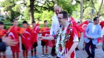 KIRKLARELİ - Dünya üçüncüsü down sendromlu milli sporcu memleketinde törenle karşılandı