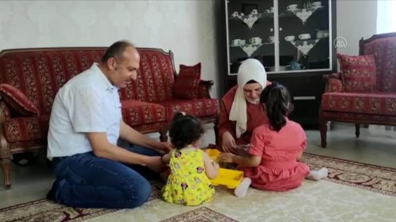 Öğretmen çiftin yuvası, koruyucu ailesi oldukları Güneş ve Elif ile şenlendi