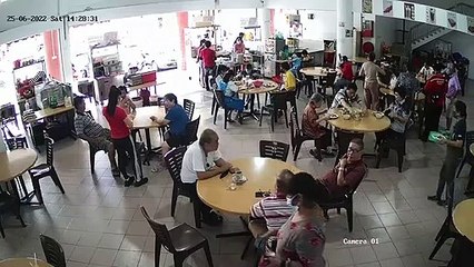 小心顾客变“贼婆”！ 鸡扒小贩被偷走逾2000财物