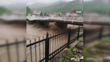 Bağlantı köprüsünde çökme meydana geldi, birçok ilçenin ulaşım yolu trafiğe kapatıldı