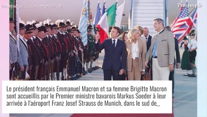 Les Macron au G7 : Brigitte brille en col lavallière, Emmanuel fait tomber la veste !