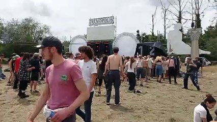 Une free party réunit près de 300 teufeurs dans un champ de la Sarthe